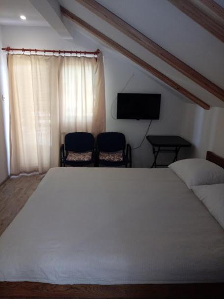 Guesthouse Marton Jezerce Extérieur photo