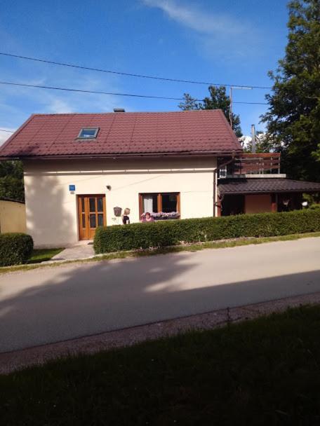 Guesthouse Marton Jezerce Extérieur photo