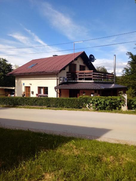 Guesthouse Marton Jezerce Extérieur photo