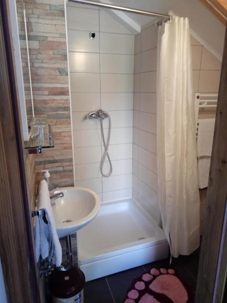 Guesthouse Marton Jezerce Extérieur photo