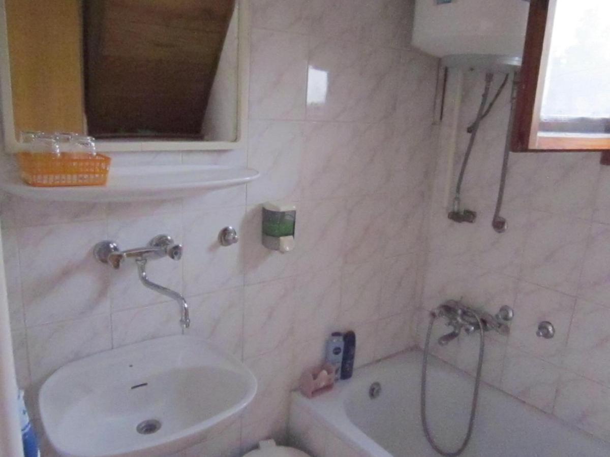 Guesthouse Marton Jezerce Extérieur photo