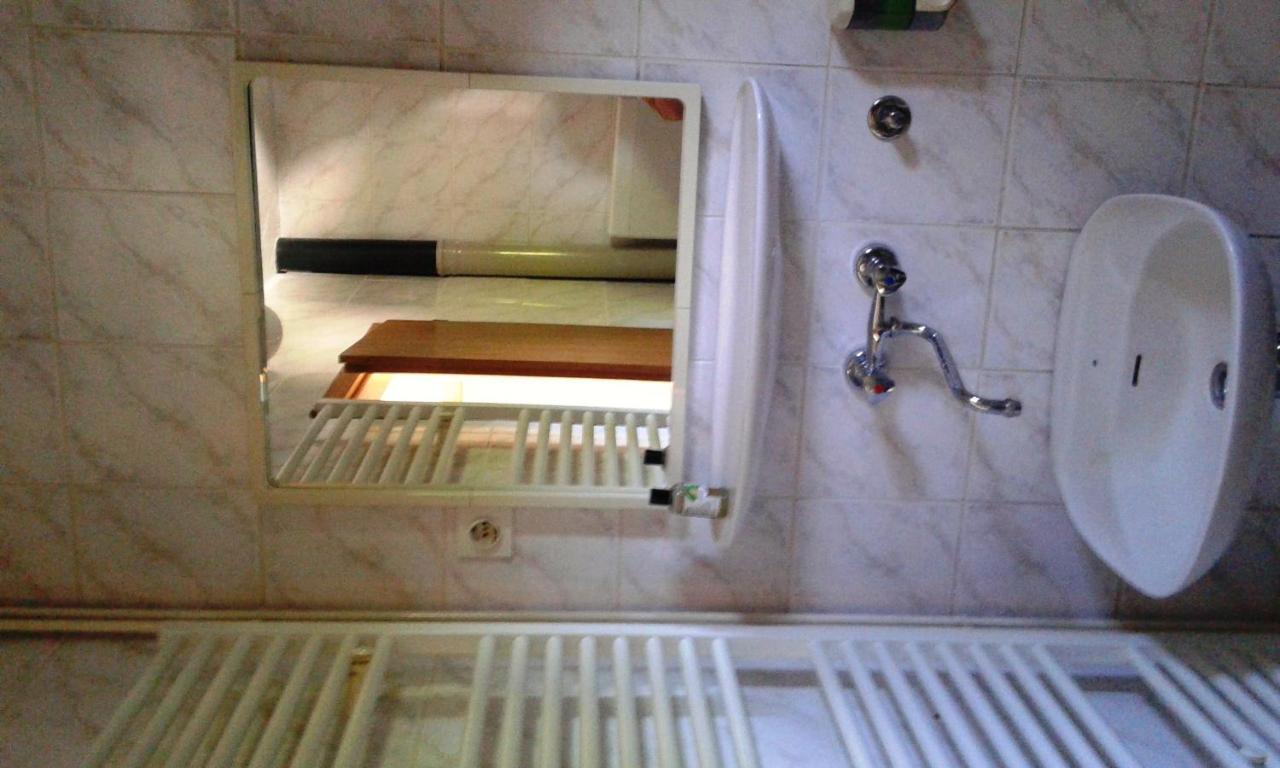 Guesthouse Marton Jezerce Extérieur photo