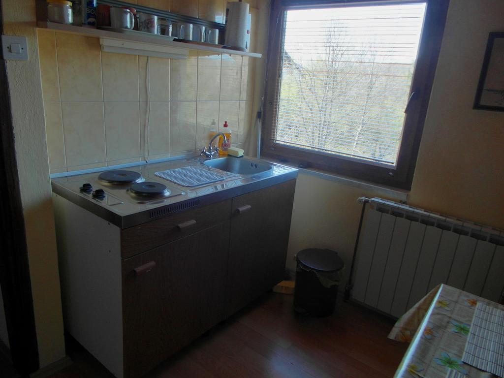 Guesthouse Marton Jezerce Extérieur photo