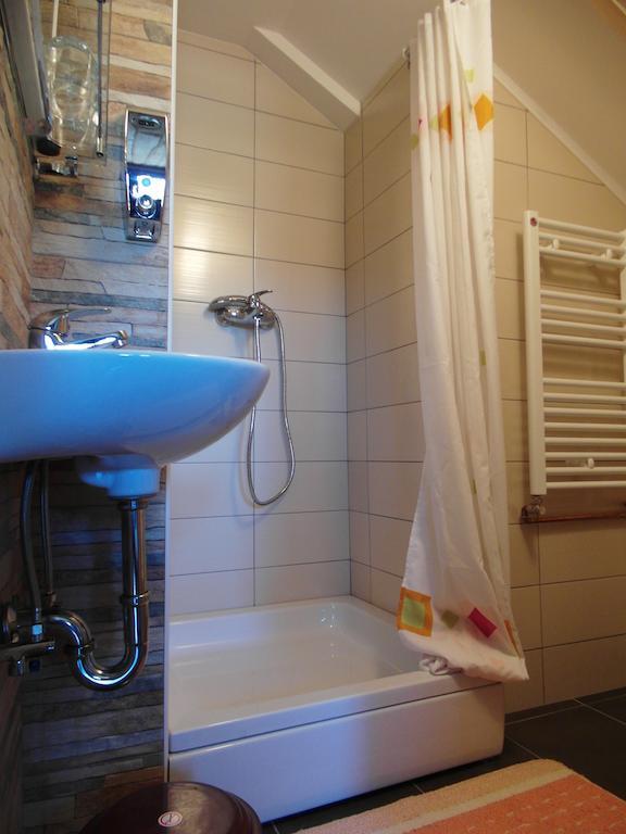 Guesthouse Marton Jezerce Extérieur photo