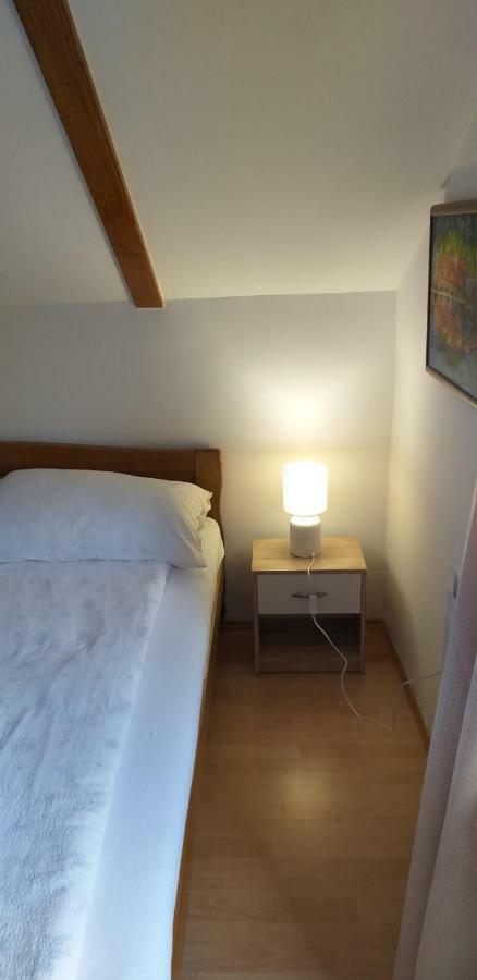 Guesthouse Marton Jezerce Extérieur photo